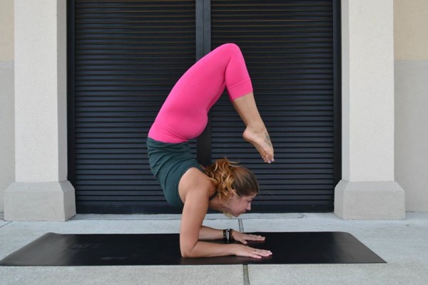 lululemon-seamlessly-street-crops-jeweled-magenta-fuel-green-ebb-street-tank