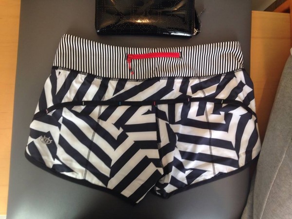 lululemon-seawheeze-2014-zig-zag-black-white-pattern-speed-shorts