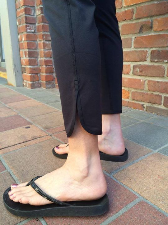 lululemon-black-straight-to-class-ankle-pants