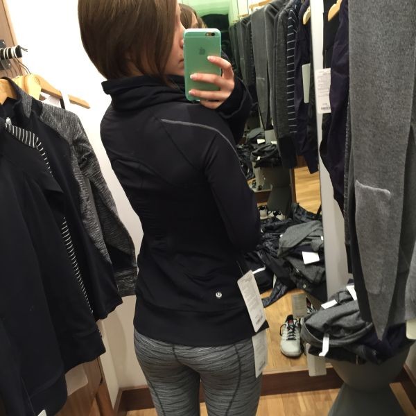 Lululemon black flurry fighter pullover review