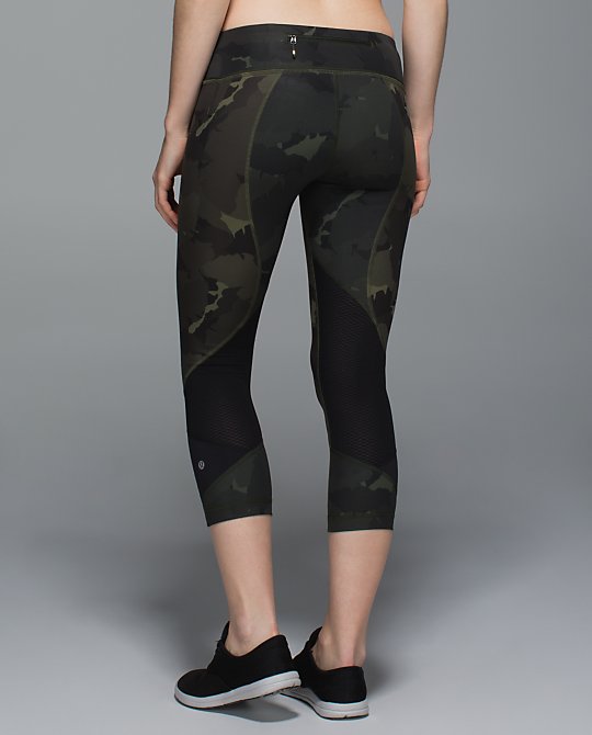 Lululemon gator green palm party pace rival crops
