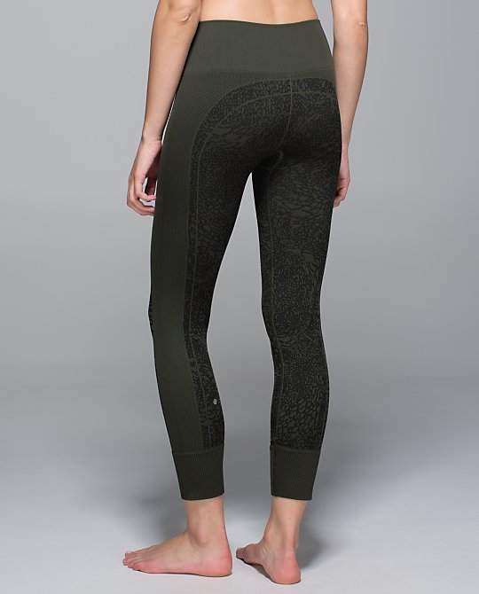 Lululemon gator green print ebb to street pants