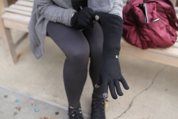 Lululemon black on the go gloves