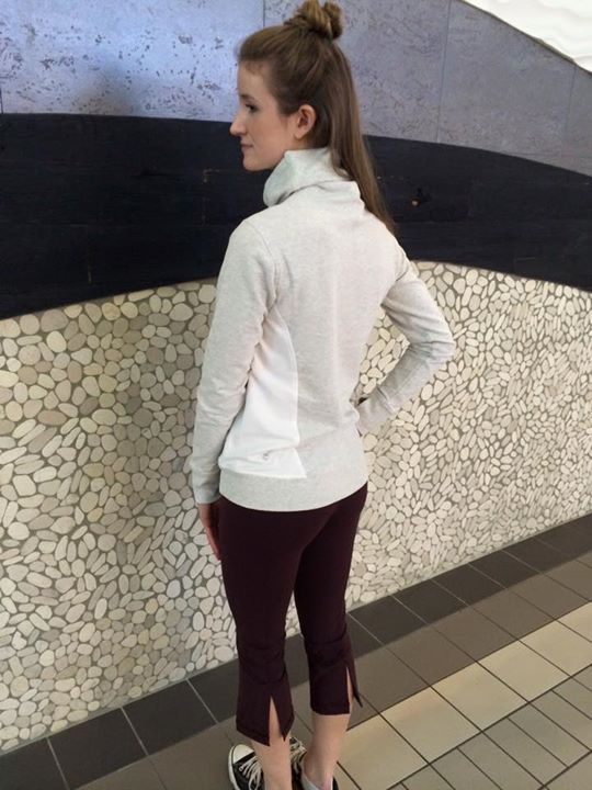 Lululemon heathered white on the double pullover 3
