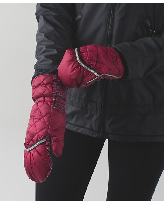 Lululemon berry rumble down for a run mittens