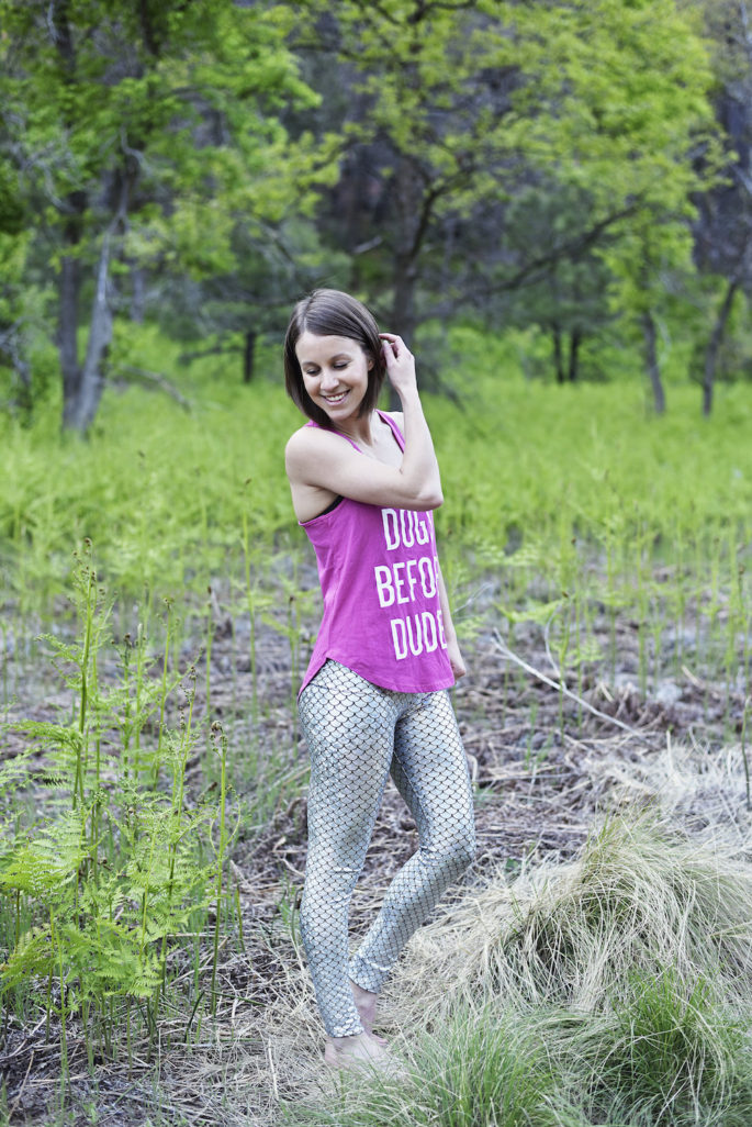 Cute yoga outfit: pink tank and silver leggings