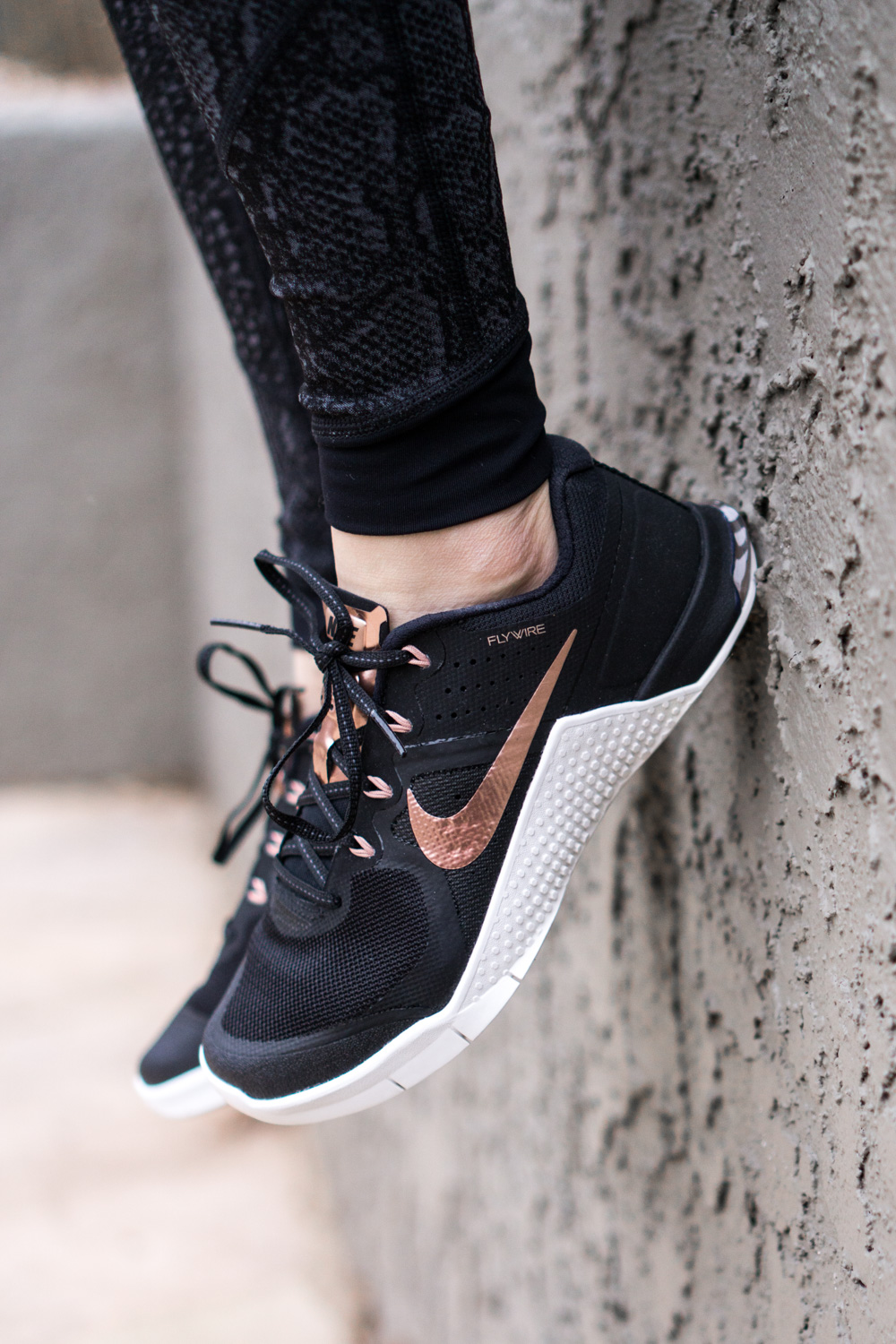 nike metcon 5 black and rose gold