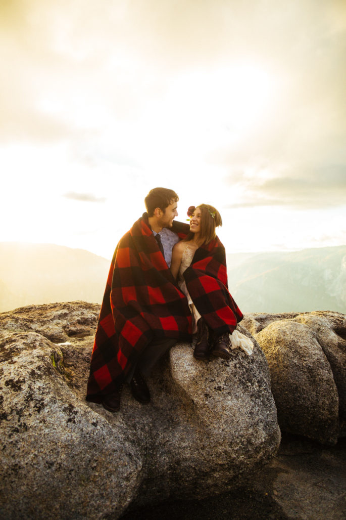 Yosemite elopement | Fall wedding blanket ideas | Carl Zoch Photography