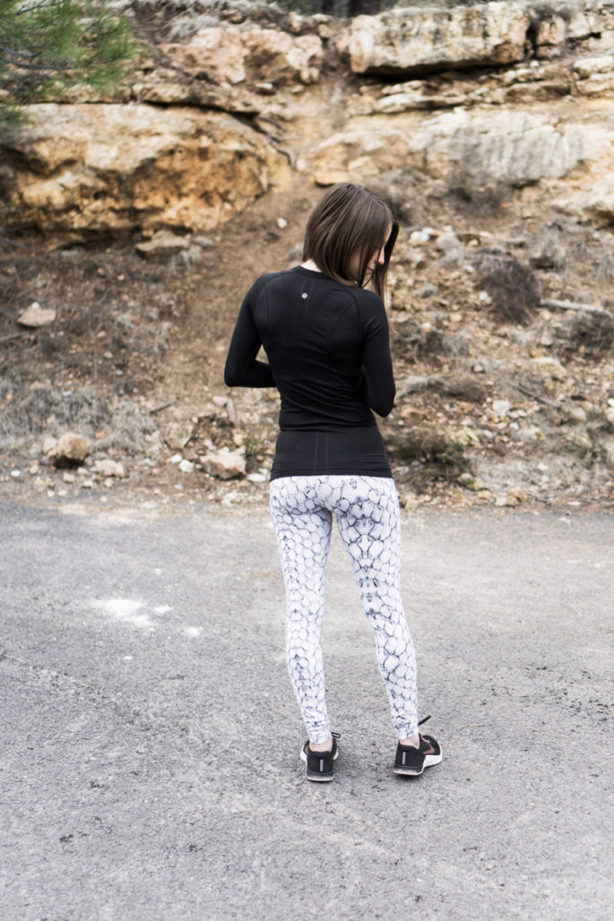 Cute gym outfit: Lululemon swiftly long sleeve + Varley snake print union tights