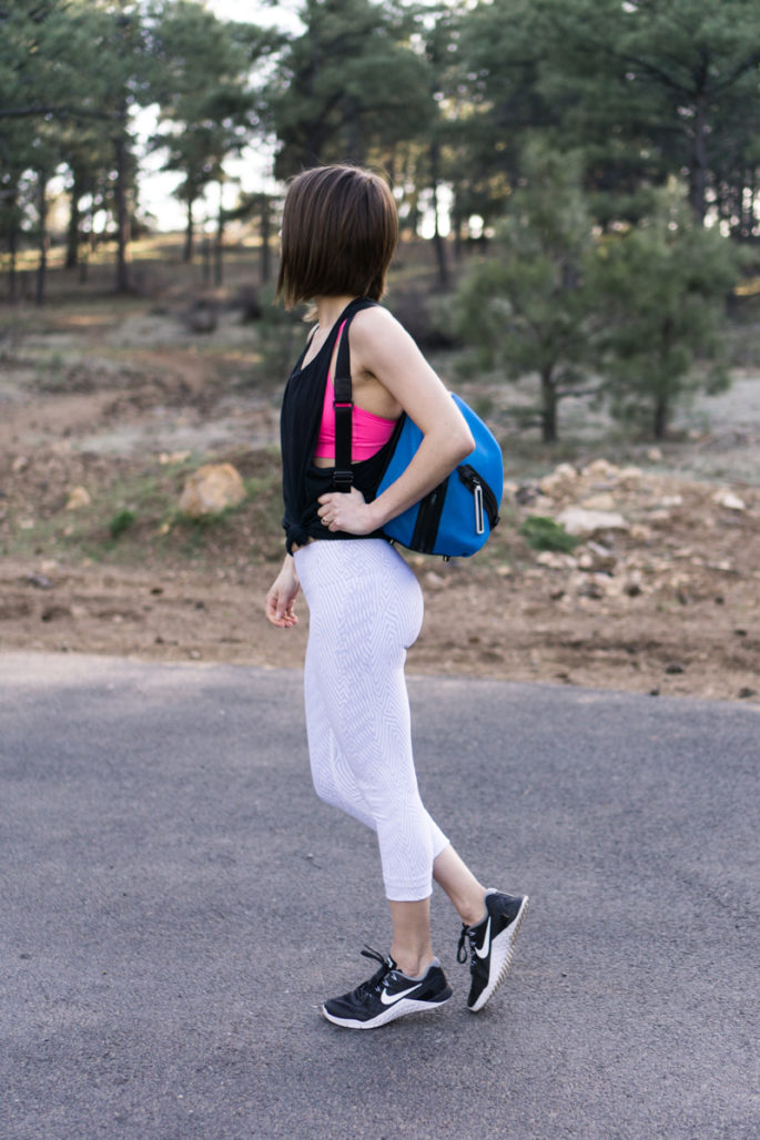 Black and white spring workout outfit