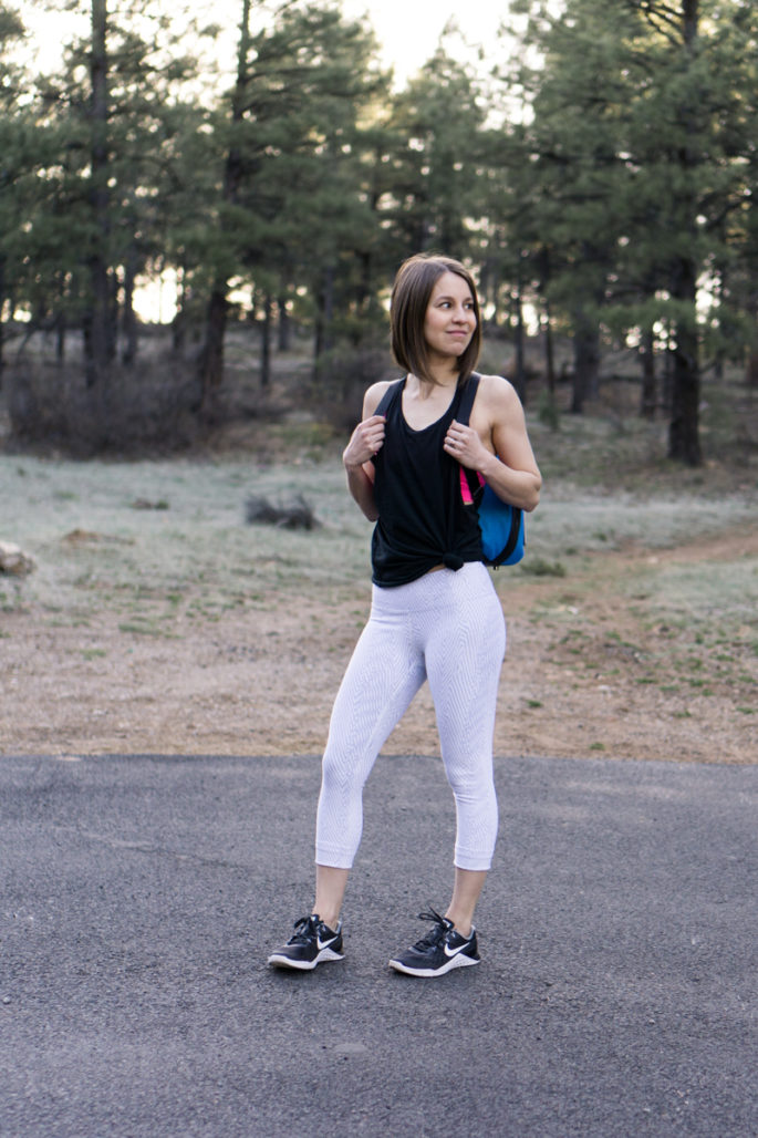 Cute spring workout outfit - monochrome with a pop of color