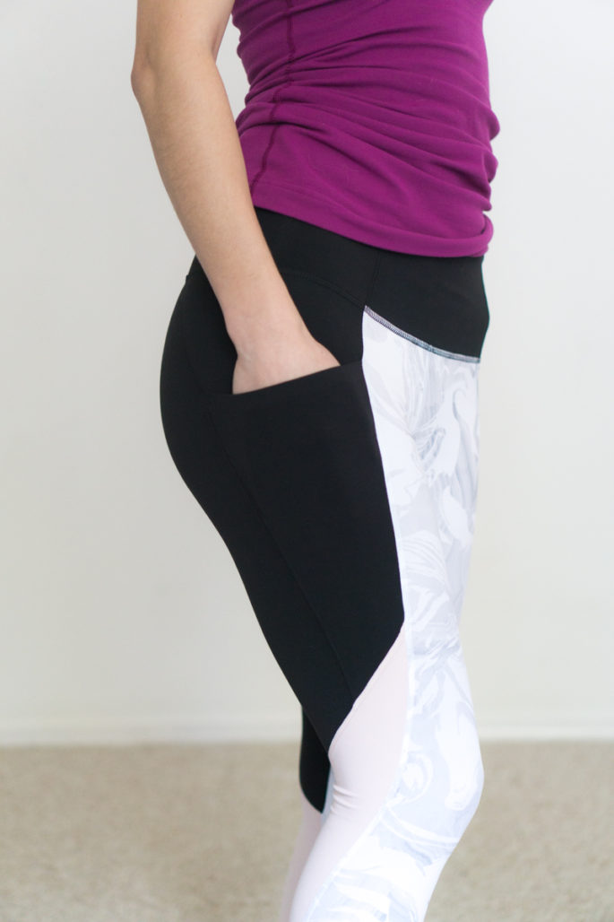 Athleta XS Black Applique Swirl Patterned White Leggings Light Womens