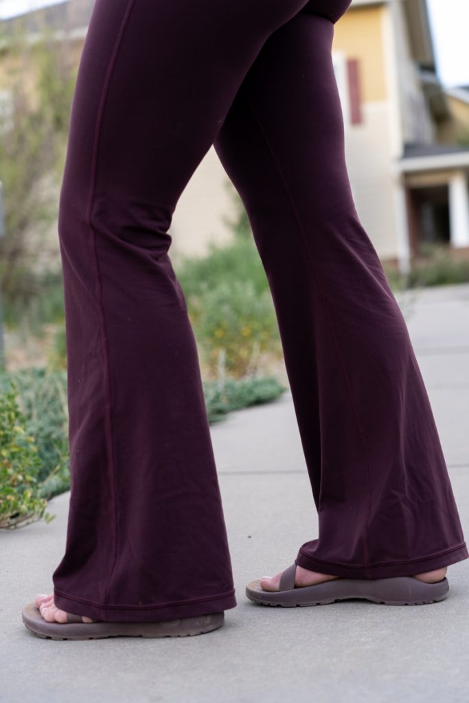 Athleta yoga pants outlet review