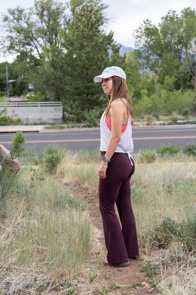 Casual yoga flare pants outfit for summer