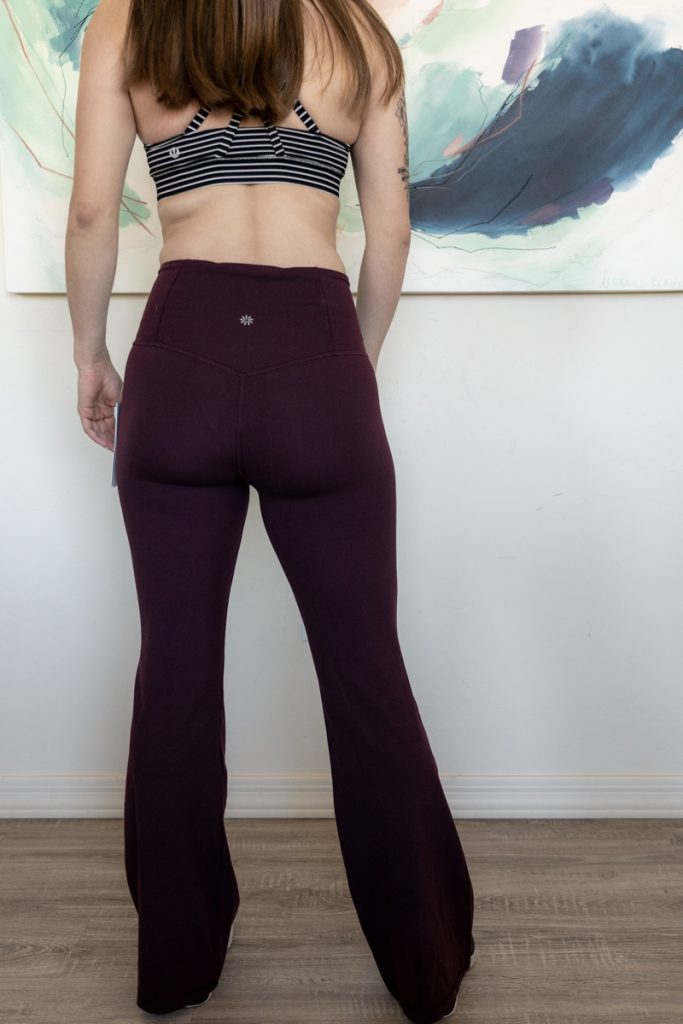 Lululemon Flare yoga pants – Elli Share